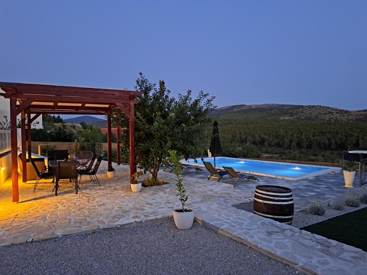Guest House "The View" - With A Pool Donje Polje Экстерьер фото